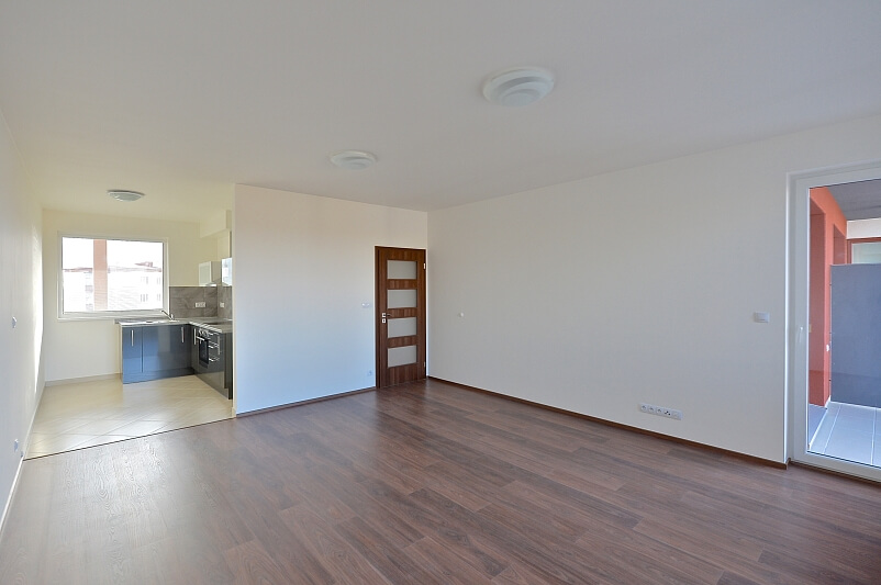 Švehlova, Záběhlice - Prague 10 | Rent, Apartment One-bedroom (2+kk), 72 m²