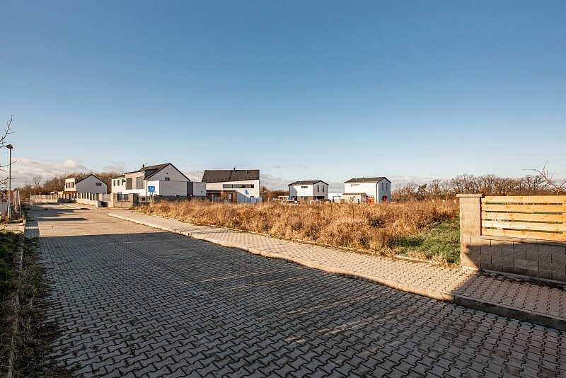 K Menhiru, Horoměřice - Praha-západ | Prodej, Pozemek, 661 m²