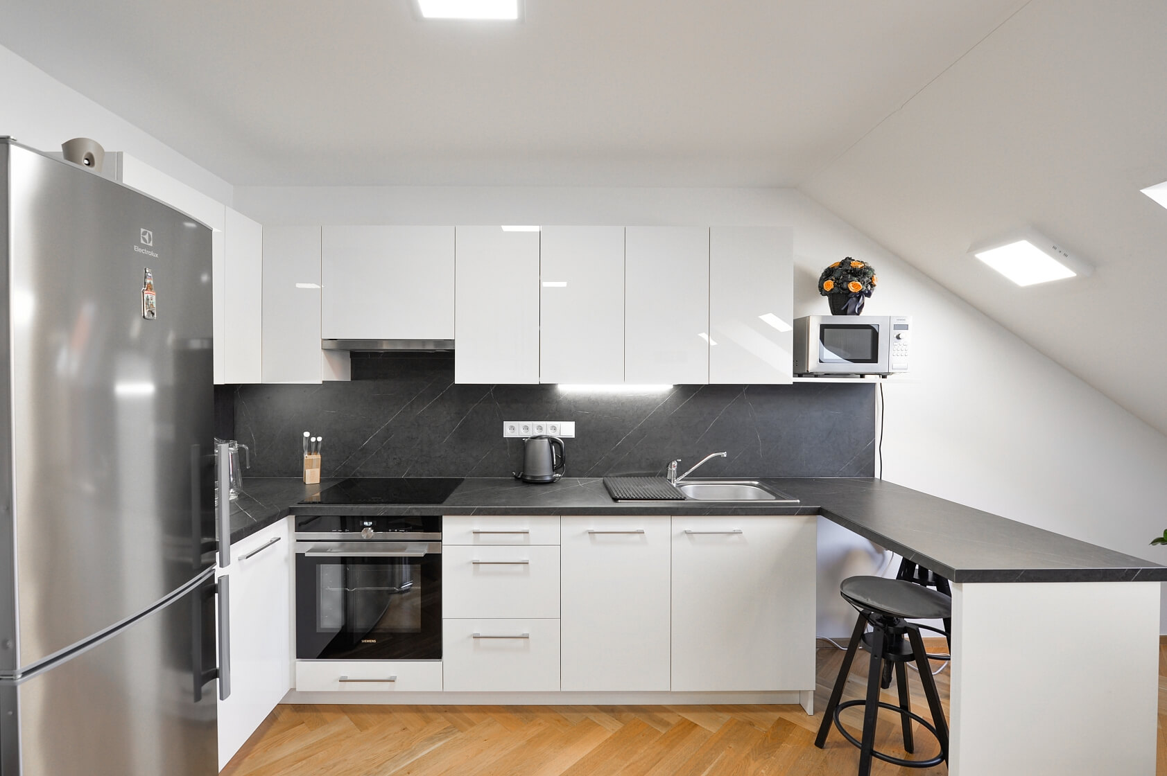 Chodská, Vinohrady - Prague 2 | Rent, Apartment One-bedroom (2+kk), 55 m²