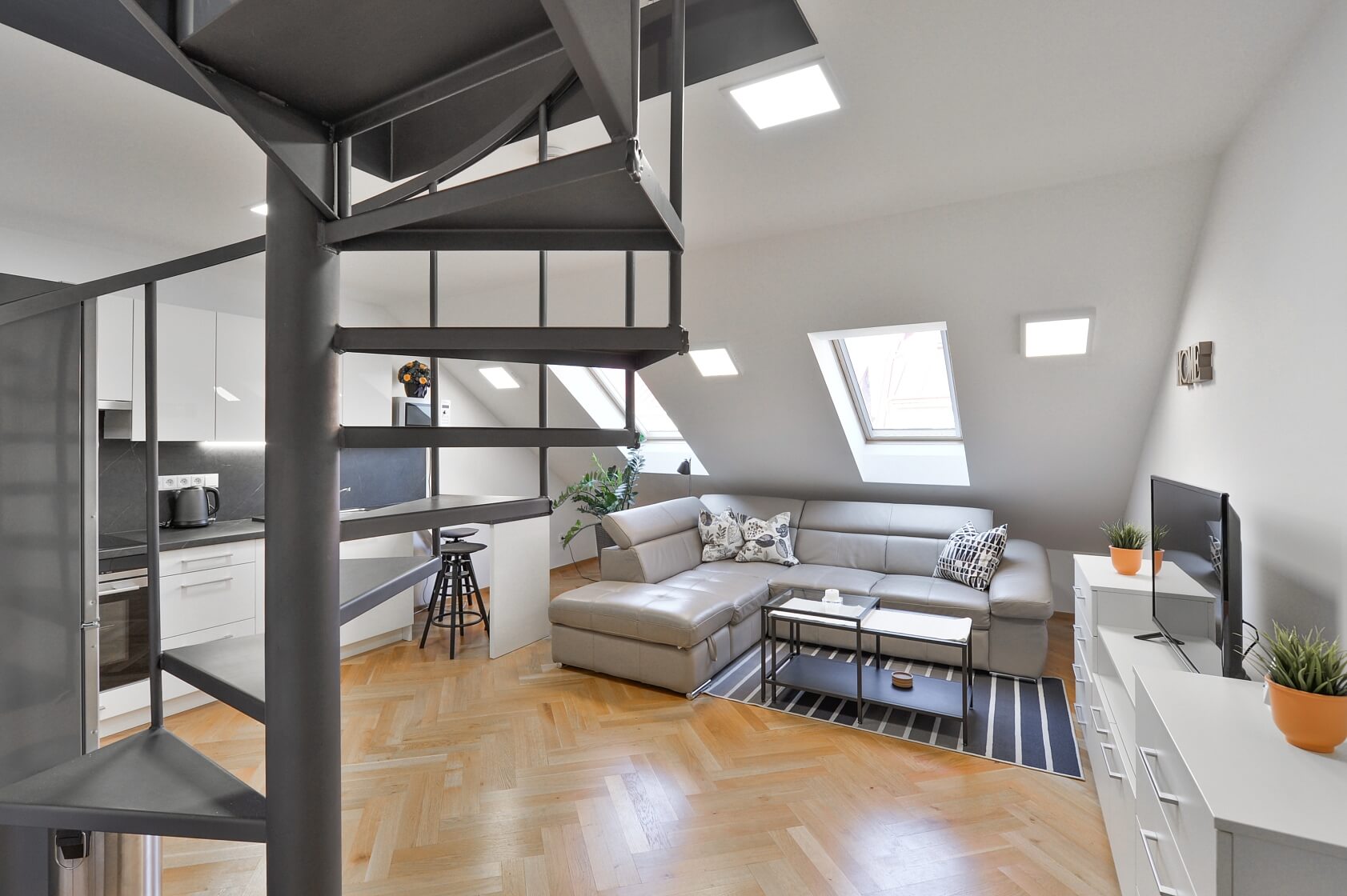 Chodská, Vinohrady - Prague 2 | Rent, Apartment One-bedroom (2+kk), 55 m²