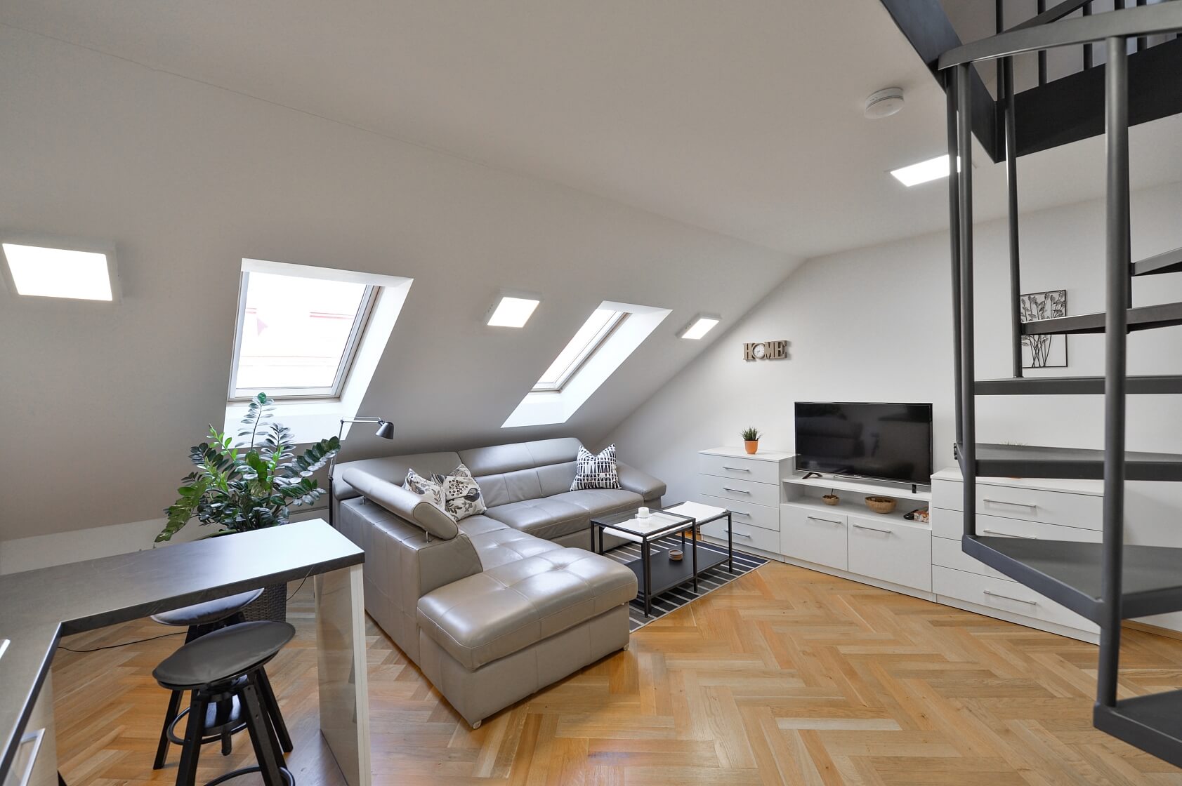 Chodská, Vinohrady - Prague 2 | Rent, Apartment One-bedroom (2+kk), 55 m²