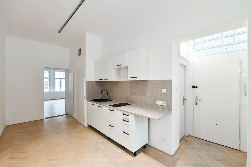 Šmeralova, Bubeneč - Prague 7 | Rent, Apartment Studio (1+1), 47 m²