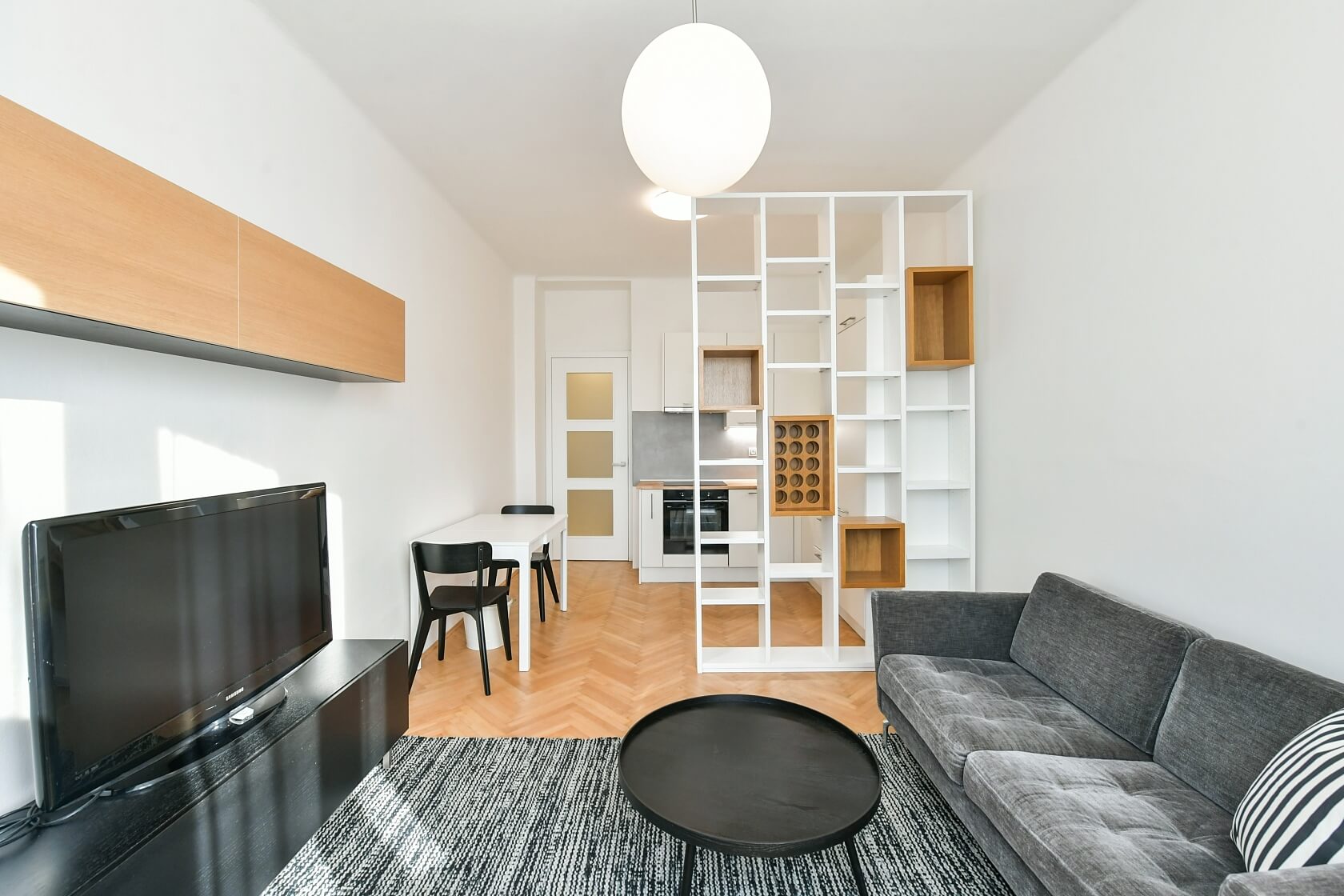 Hradešínská, Vinohrady - Prague 10 | Rent, Apartment One-bedroom (2+kk), 55 m²