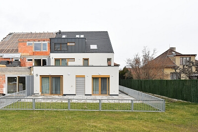 Třešňová, Hloubětín - Praha 9 | Pronájem, Byt 2+kk, 44 m²