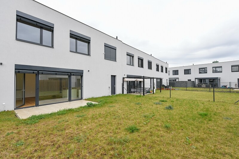 Kurta Hubera, Čakovice - Praha 9 | Pronájem, Rodinný dům 4+kk, 131 m²