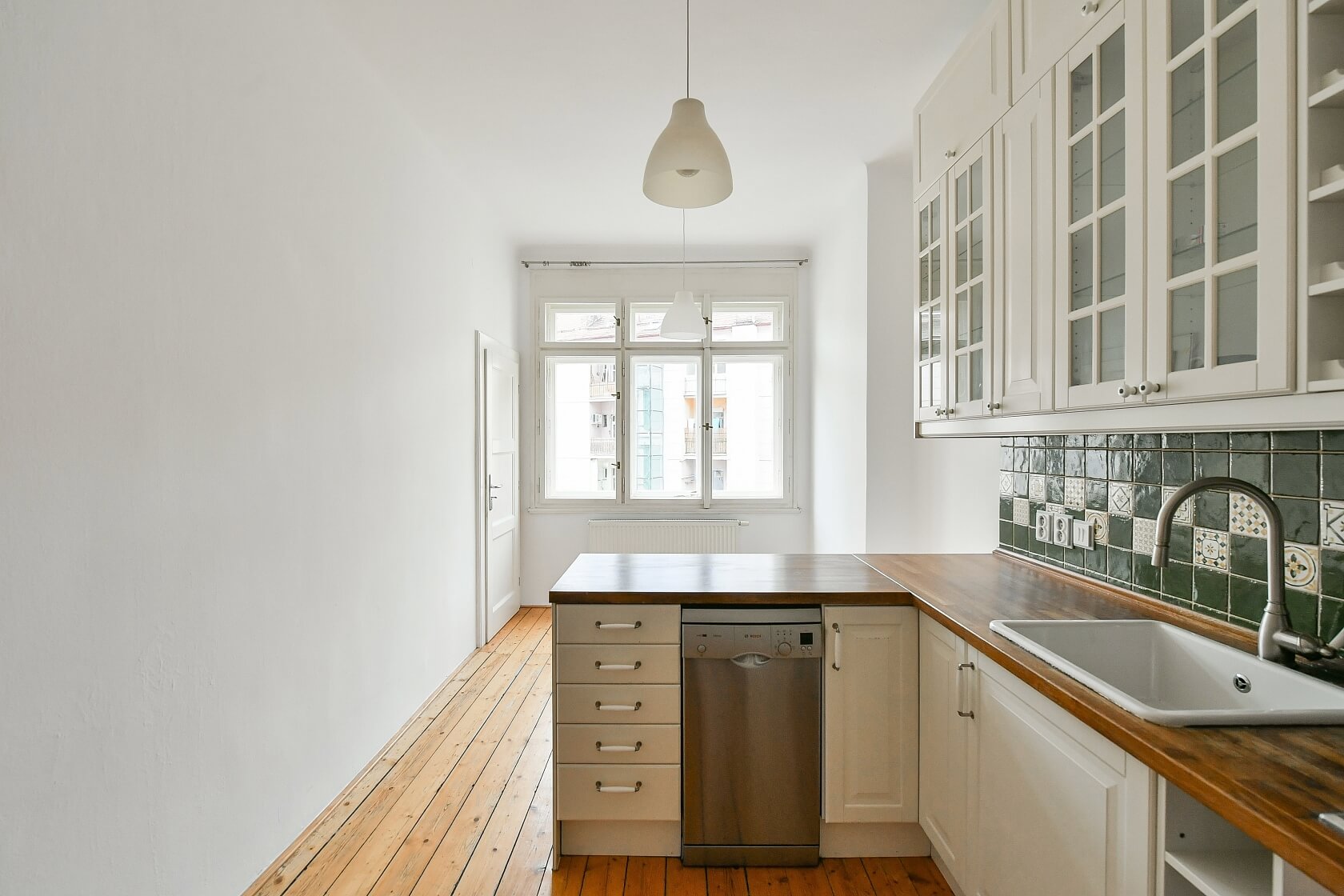 V. P. Čkalova, Bubeneč - Prague 6 | Rent, Apartment Two-bedroom (3+1), 104 m²