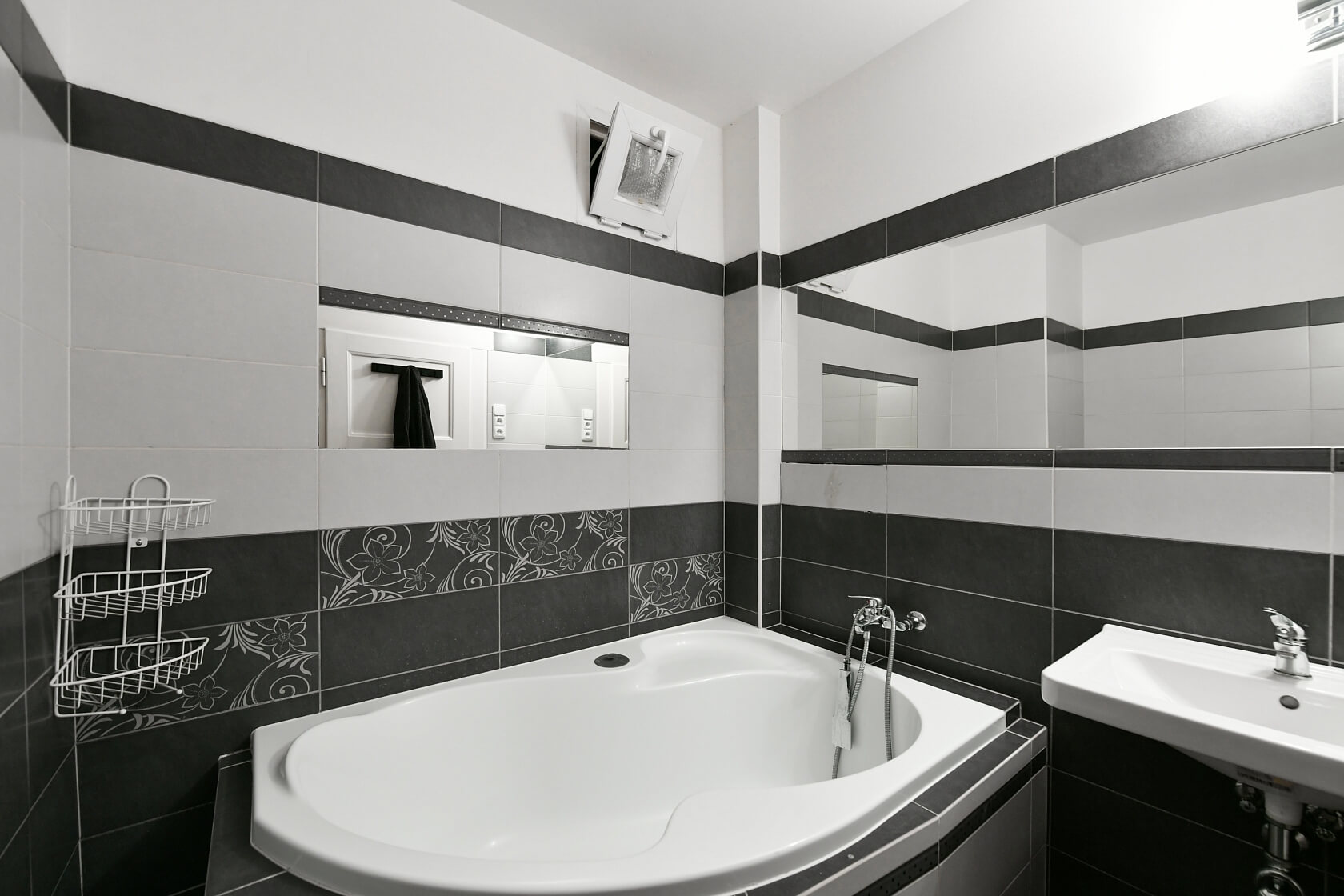 Lucemburská, Žižkov - Prague 3 | Rent, Apartment One-bedroom (2+kk), 65 m²