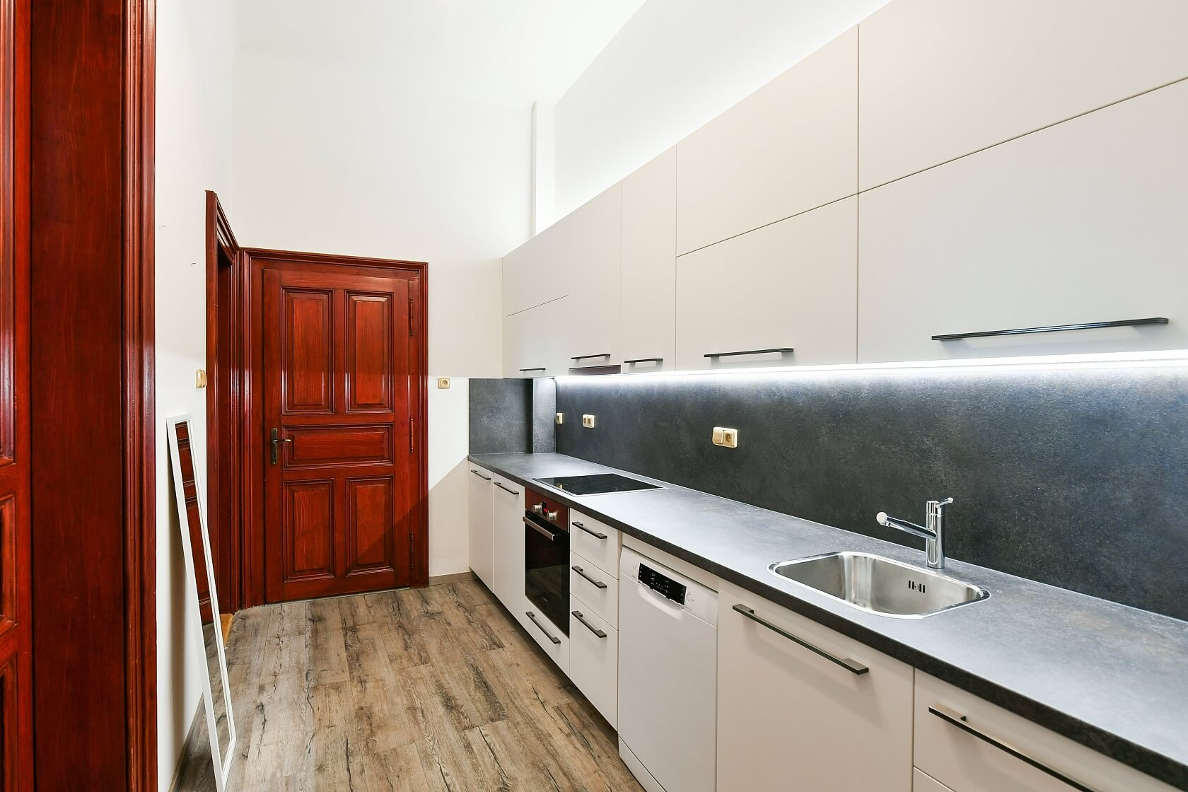 Janáčkovo nábřeží, Smíchov - Prague 5 | Rent, Apartment One-bedroom (2+1), 72 m²