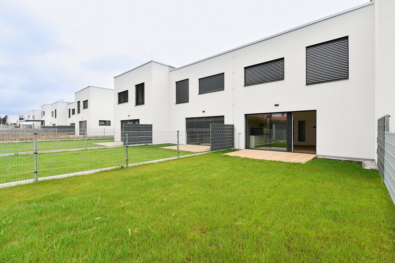 Vrbová, Vestec - Praha-západ | Pronájem, Rodinný dům 4+kk, 165 m²