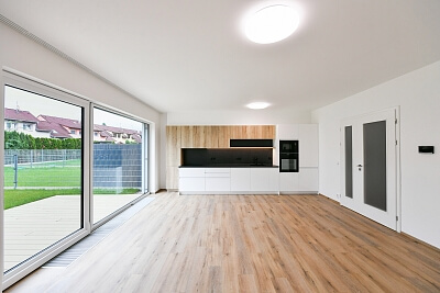 Vrbová, Vestec - Praha-západ | Pronájem, Rodinný dům 4+kk, 165 m²