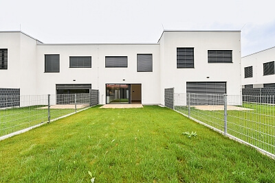 Vrbová, Vestec - Praha-západ | Pronájem, Rodinný dům 4+kk, 165 m²