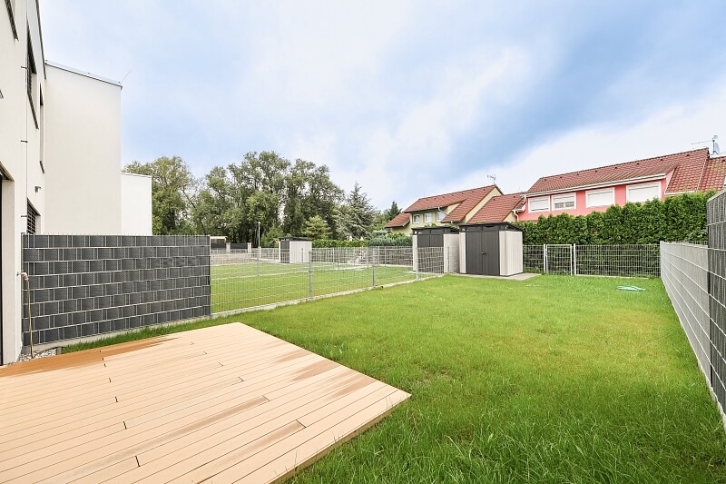 Vrbová, Vestec - Praha-západ | Rent, House Three-bedroom (4+kk), 165 m²