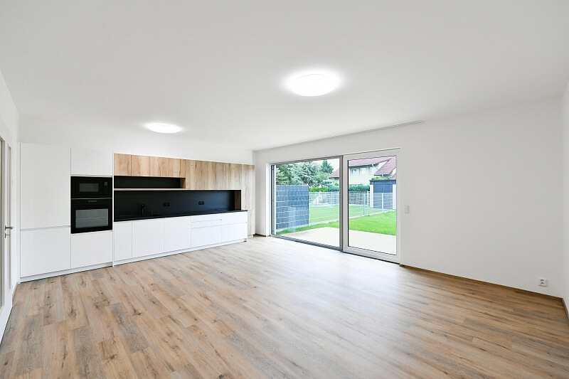 Vrbová, Vestec - Praha-západ | Pronájem, Rodinný dům 4+kk, 165 m²