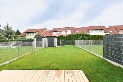 Vrbová, Vestec - Praha-západ | Pronájem, Rodinný dům 4+kk, 165 m²