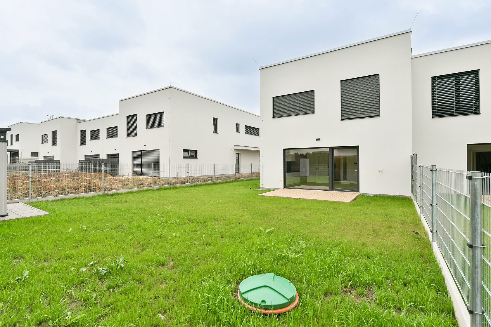 Vrbová, Vestec - Praha-západ | Pronájem, Rodinný dům 6+kk, 184 m²