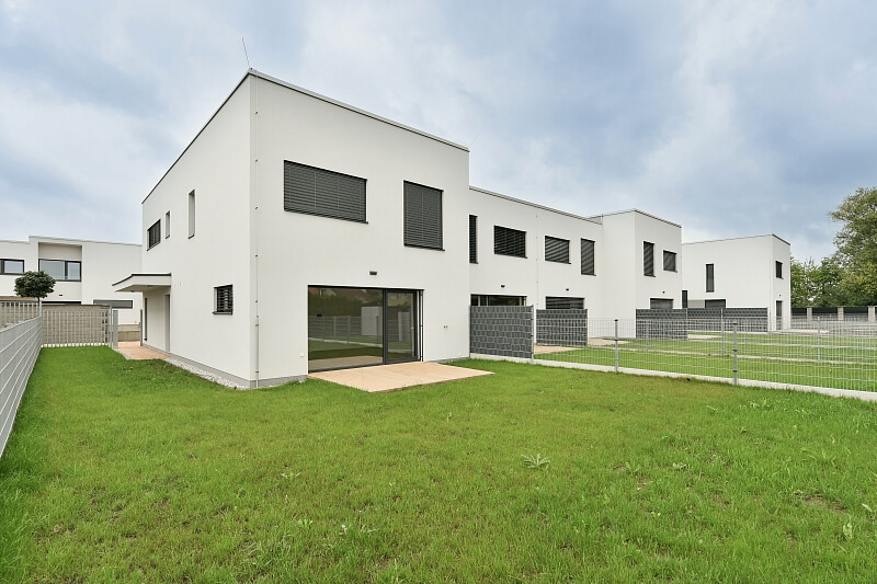 Vrbová, Vestec - Praha-západ | Pronájem, Rodinný dům 6+kk, 184 m²