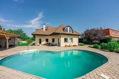 Osmidomí, Sulice - Praha-východ | Pronájem, Rodinný dům 6+1, 269 m²