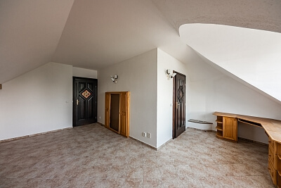 Osmidomí, Sulice - Praha-východ | Pronájem, Rodinný dům 6+1, 269 m²