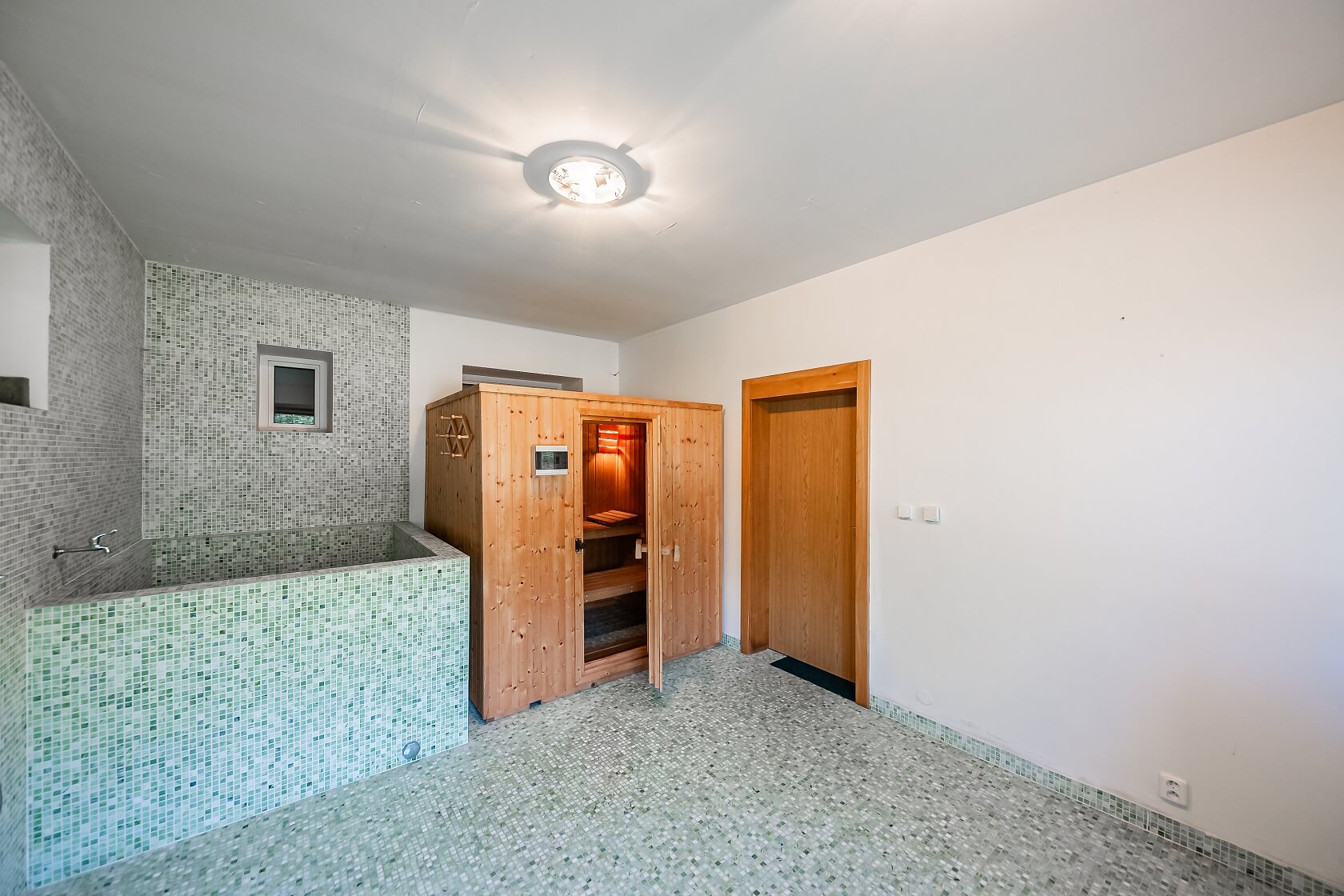 Osmidomí, Sulice - Praha-východ | Pronájem, Rodinný dům 6+1, 269 m²