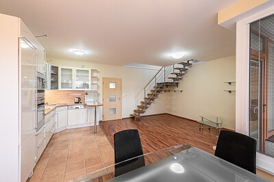 Nad Okrouhlíkem, Libeň - Praha 8 | Pronájem, Byt 3+kk, 129 m²