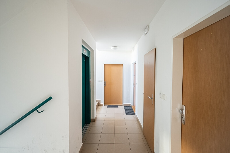 Sídlištní, Lysolaje - Prague 6 | Sale, Apartment Studio (1+kk), 42 m²