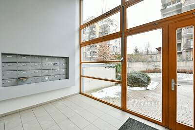 V Třešňovce, Hrdlořezy - Prague 9 | Rent, Apartment One-bedroom (2+kk), 65 m²