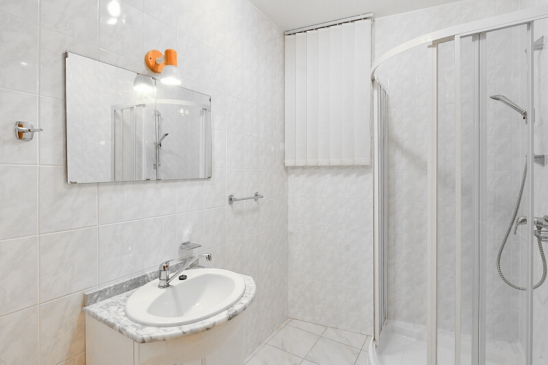 Nad Školkou, Vrané nad Vltavou - Praha-západ | Pronájem, Rodinný dům 4+1, 339 m²