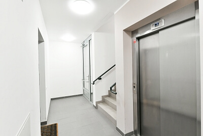 Olgy Havlové, Žižkov - Prague 3 | Sale, Apartment One-bedroom (2+kk), 73 m²