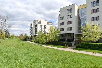 V Třešňovce, Hrdlořezy - Praha 9 | Pronájem, Byt 3+kk, 98 m²