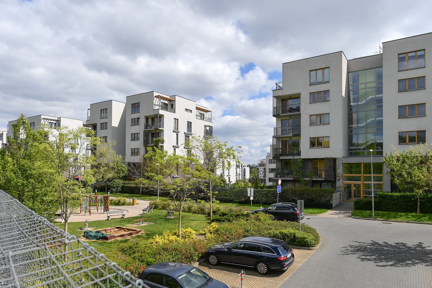 V Třešňovce, Hrdlořezy - Praha 9 | Pronájem, Byt 3+kk, 98 m²