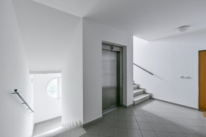 Nad Okrouhlíkem, Libeň - Prague 8 | Rent, Apartment One-bedroom (2+kk), 63 m²