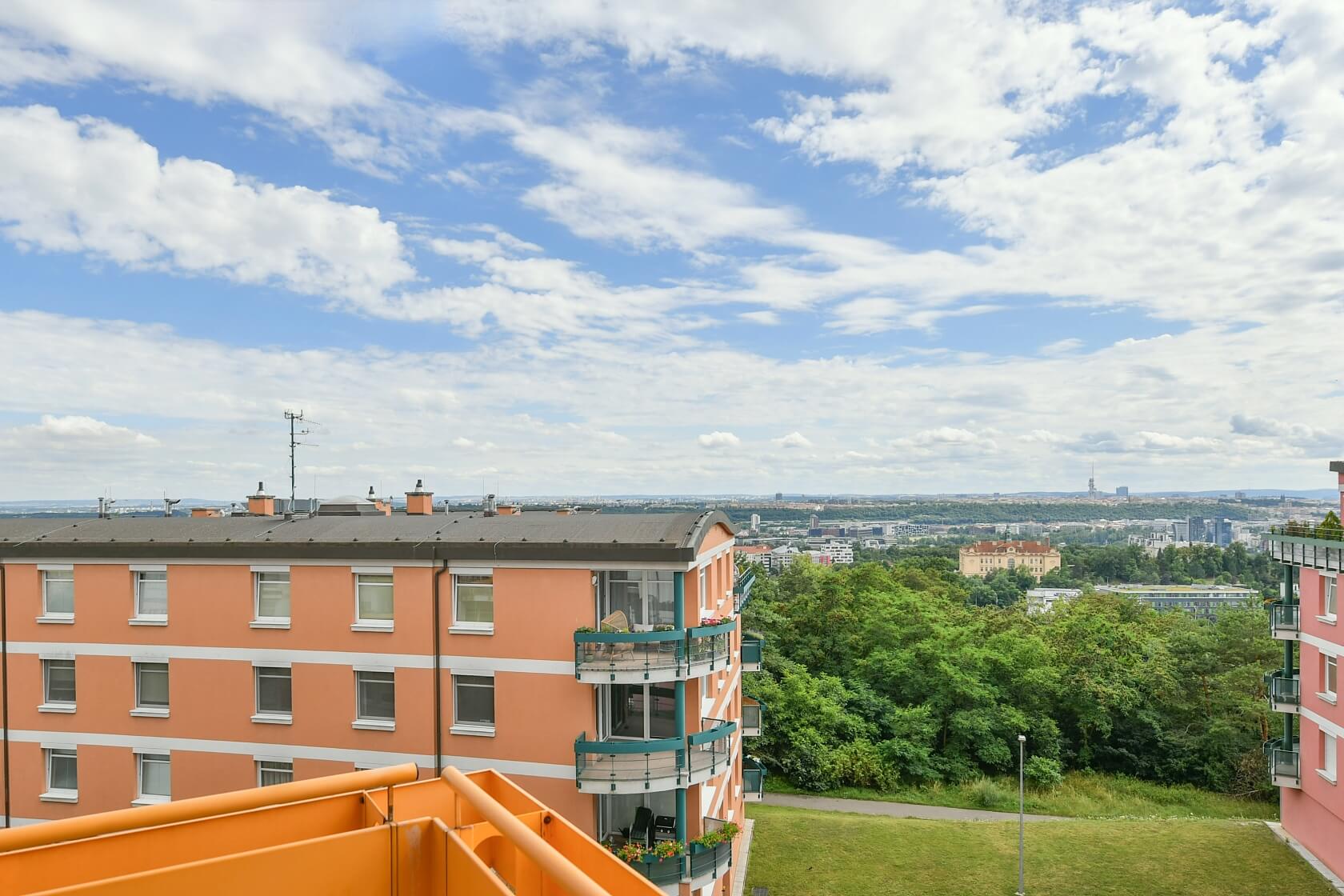 Nad Okrouhlíkem, Libeň - Praha 8 | Pronájem, Byt 2+kk, 63 m²