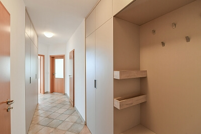Nad Okrouhlíkem, Libeň - Prague 8 | Rent, Apartment One-bedroom (2+kk), 63 m²