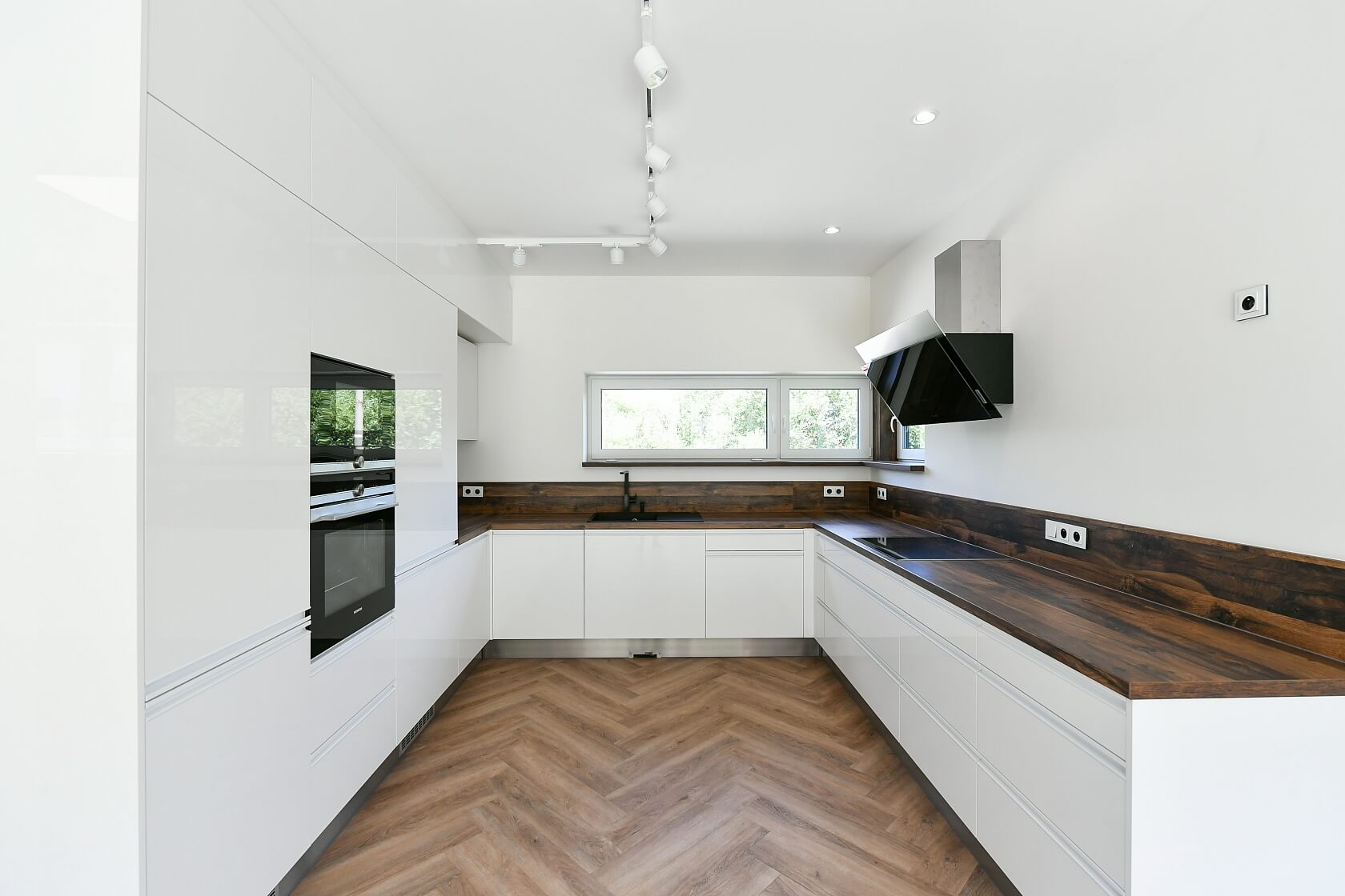 Třešňovka, Horoměřice - Praha-západ | Pronájem, Rodinný dům 5+kk, 170 m²