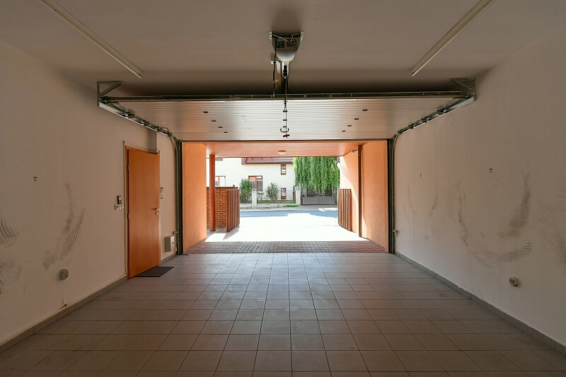 K Holyni, Slivenec - Prague 5 | Rent, House Six-bedroom (7+1), 450 m²