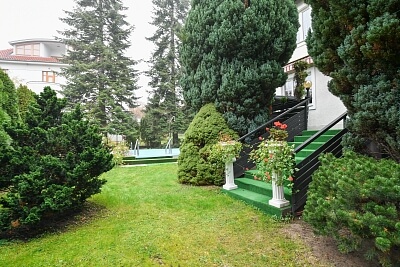 Nad Vodovodem, Strašnice - Prague 10 | Rent, House Six-bedroom (7+1), 270 m²