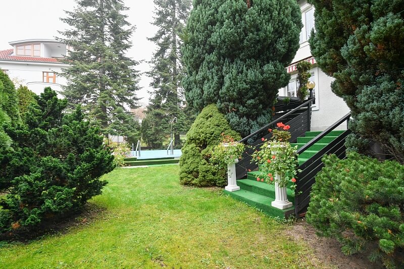 Nad Vodovodem, Strašnice - Prague 10 | Rent, House Six-bedroom (7+1), 270 m²