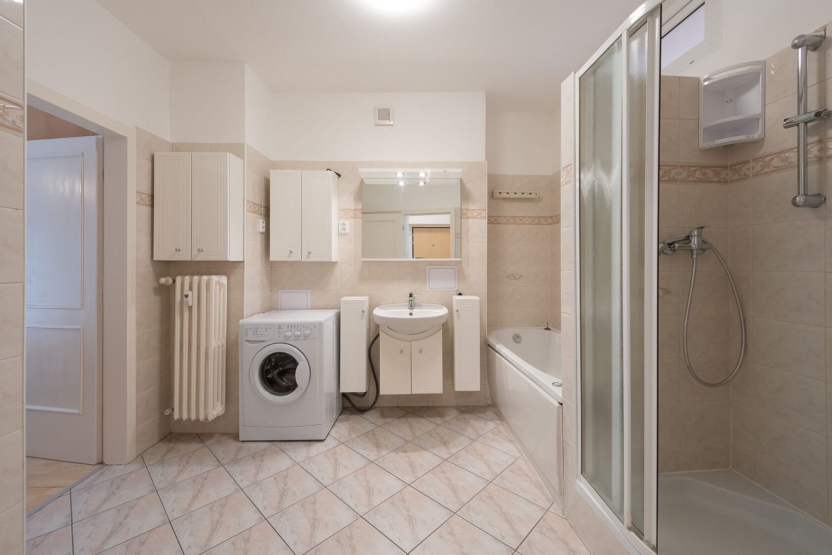 Bratislavský kraj, Staré Mesto - Bratislava I | Pronájem, Byt 2+1, 76 m²