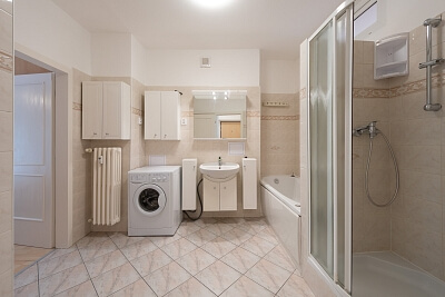 Bratislavský kraj, Staré Mesto - Bratislava I | Pronájem, Byt 2+1, 76 m²